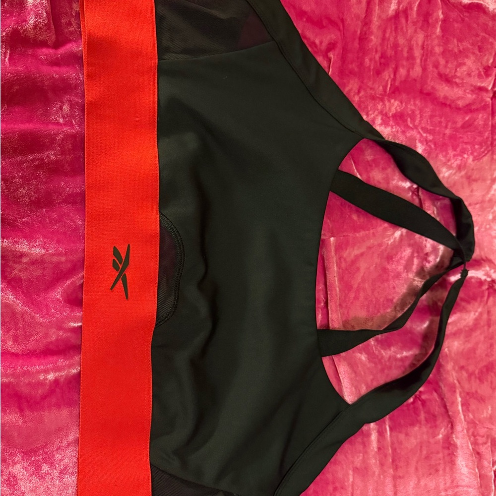 Reebok Black and Red Sports Bra and matching leggings